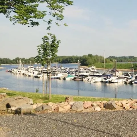 Olive Im Park De Veerstal シャレー