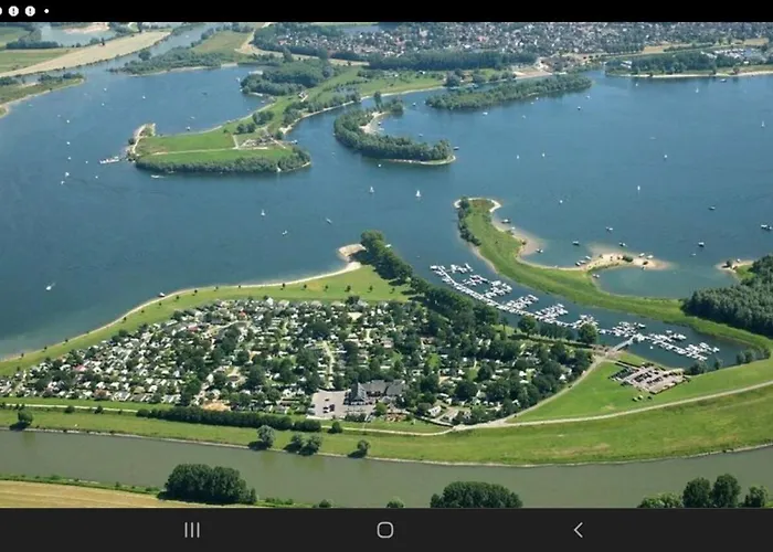 Olive Im Park De Veerstal シャレー